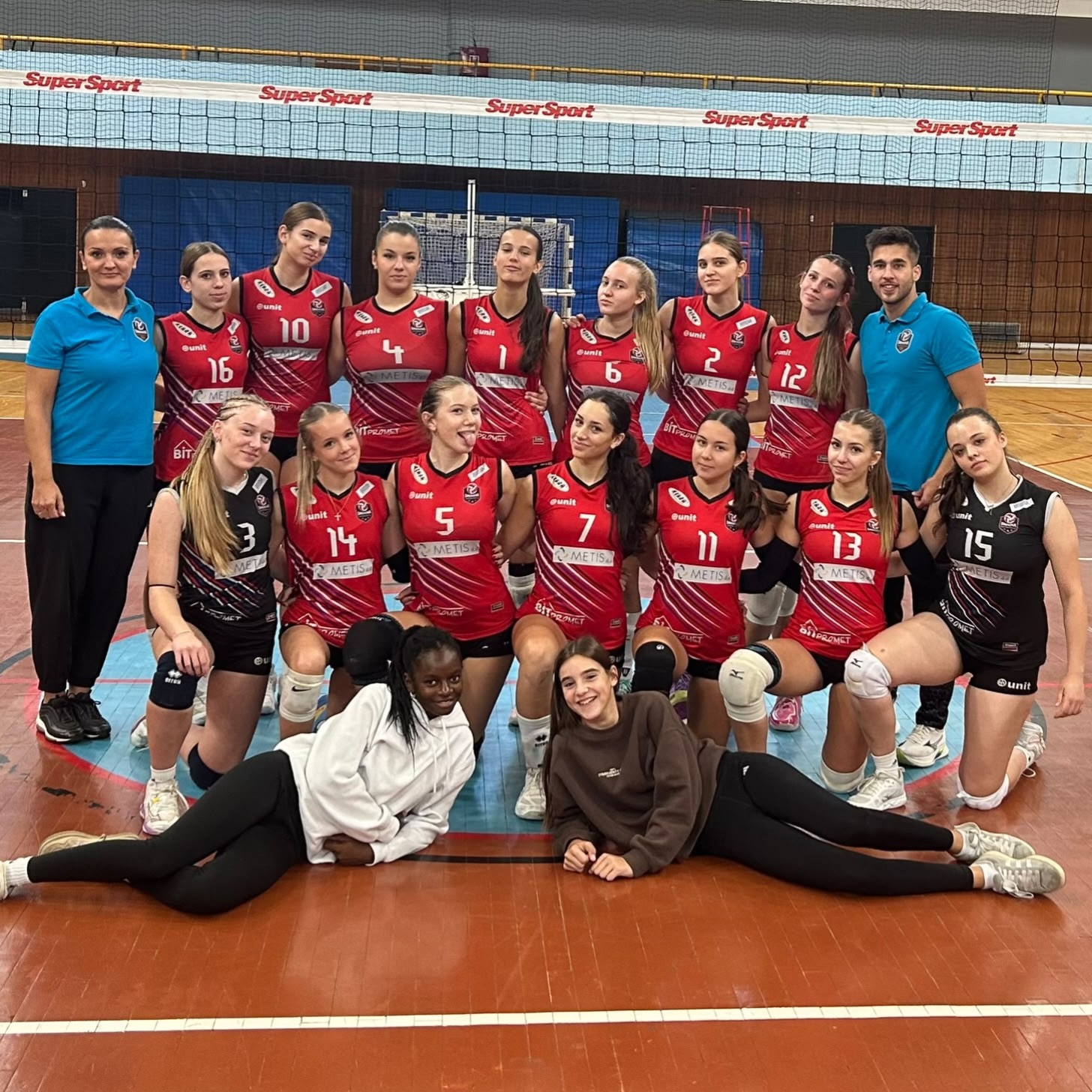 SENIORKE-PRVA EKIPA Naša druga seniorska ekipa danas je upisala pobjedu protiv ekipe @odbojkaskiklubturnic rezultatom 3:1 u sklopu 3. lige Zapad! 👏🏼Čestitke našim curama i trenerima!